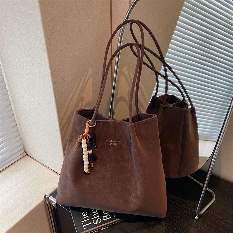 Large-capacity bag women's autumn and winter versatile 2025 new retro texture shoulder bag casual work commuter tote bag