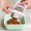 Magnetischer Weißer Tierfutterbeutel Ausdrücker Haushaltsgebrauch Katze Hund Nassfutter-Röhrchen Ausdrücker No-Waste Soßen-Pasten-Auspressklemme Für Tierfütterung