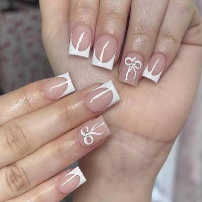 24 Sztuki Krótkie Kwadratowe Sztuczne Paznokcie Słodkie Kokardki Press On Nail Biały Francuski Tip Akrylowy Paznokieć Błyszczący Pełne Pokrycie Przyklejane Paznokcie