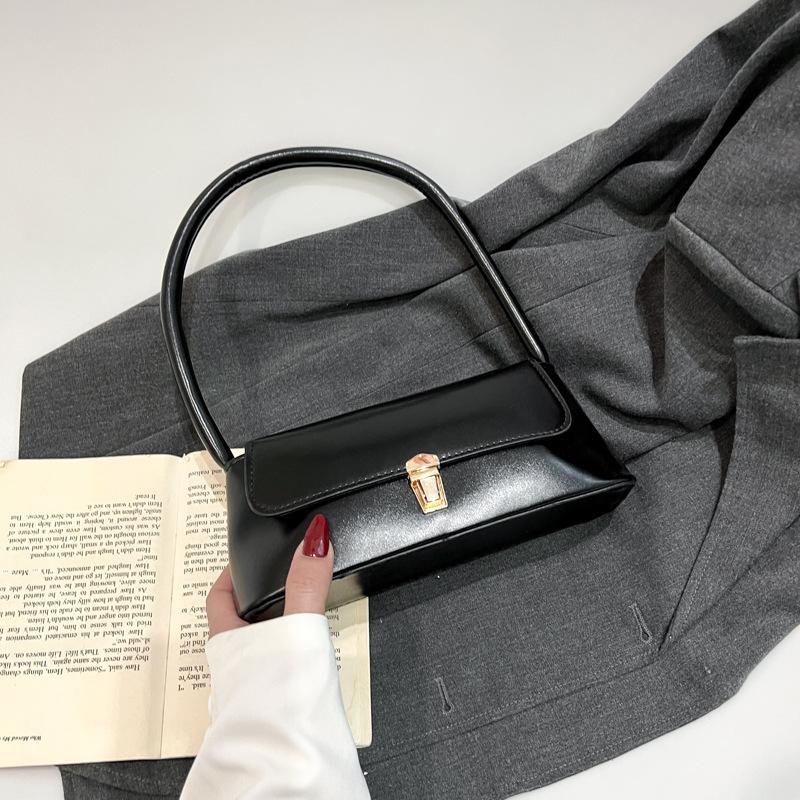 

Однотонная сумка под мышкой в универсальном зарубежном стиле для жирной кожи, женская, с индивидуальностью, повседневная, трендовая, изысканная новая высококачественная сумка через плечо чёрный