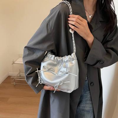 Jednokolorowa torebka typu bucket z łańcuszkiem, modna torebka damska na jedno ramię, uniwersalna torebka typu crossbody
