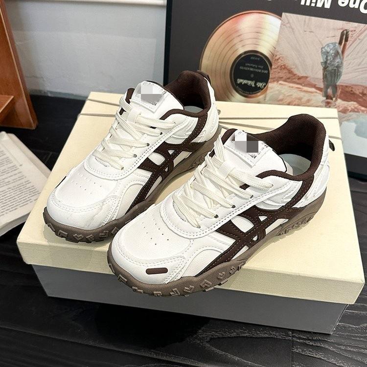 Thick-soled German Training Shoes with Velvet Winter New Straps To Keep Warm and Show Feet, Small Sports and Leisure Shoes