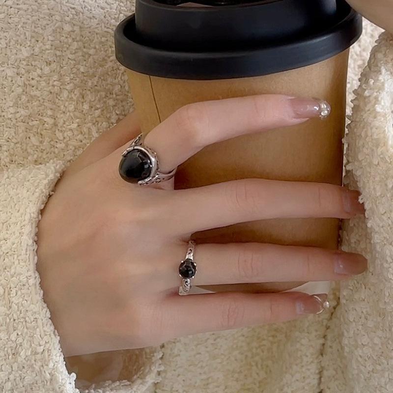 Black Geometric Luxurious Agate Ring For Women With Unique Vintage Charm And Adjustable Size