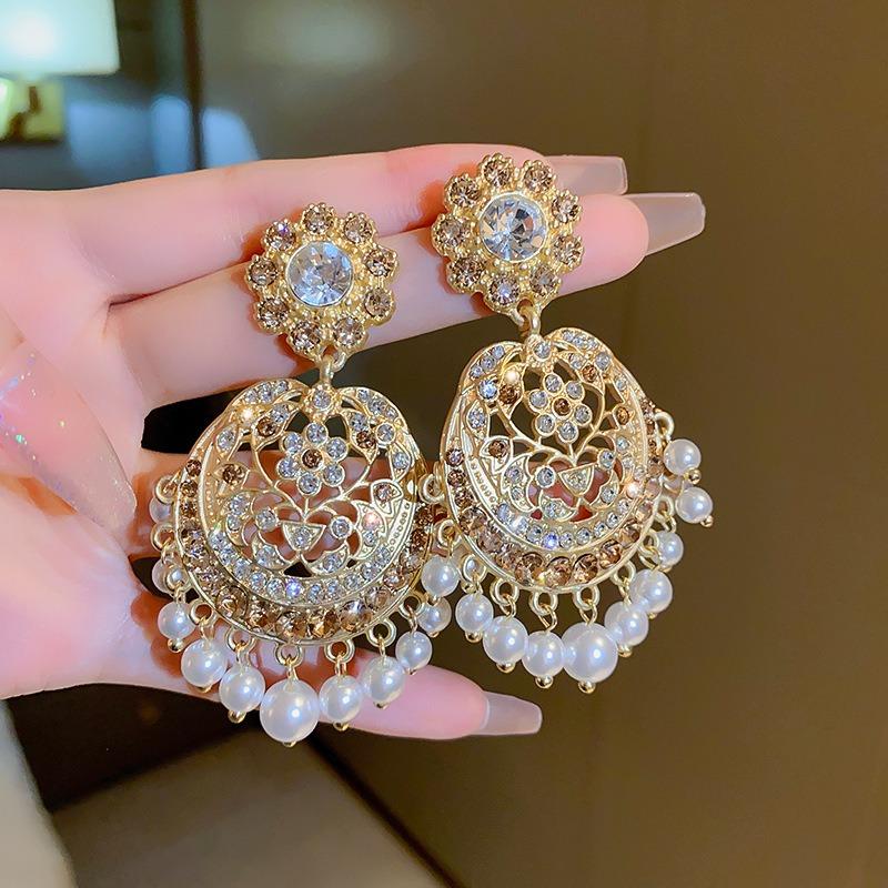 Retro Court Style Earrings Niche Light Luxury High-end Stud Earrings Versatile Earrings
