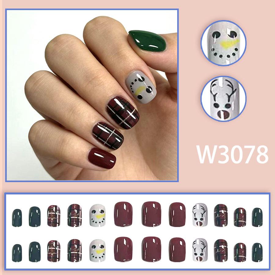 Reindeer Striped Manicure: 24 Cute Versatile Press-on Nails for Autumn/Winter