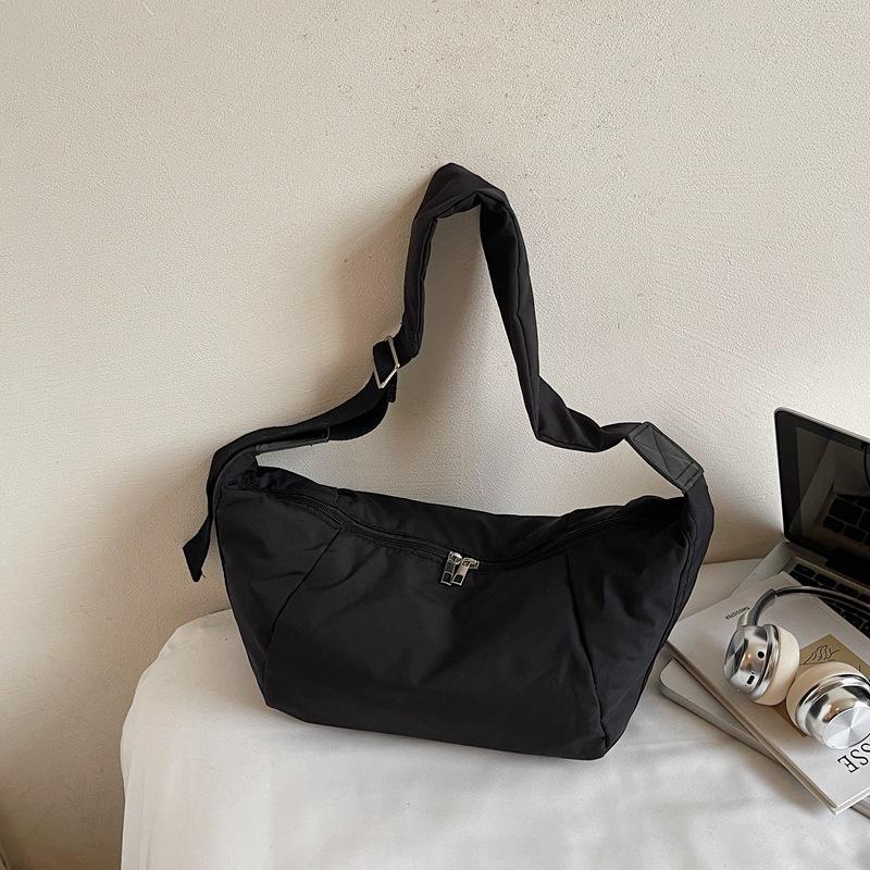 High-value Casual New Messenger Bag Women's 2025 Commuting Large-capacity Fashion Sports Dumpling Bag Going Out Shoulder Bag