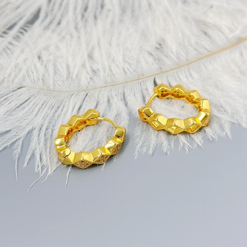 Manufacturer S Supply French Cold Wind Earrings Niche Design Rhombus U-Shaped Earrings Temperament Earrings Spot золотой