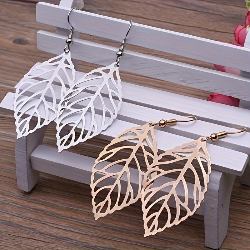 An Elegant Pair of Leaf Shaped Hanging Earrings for Women, Versatile Earrings for Daily Wear, Eye-catching and Exquisite Accessories for Gatherings