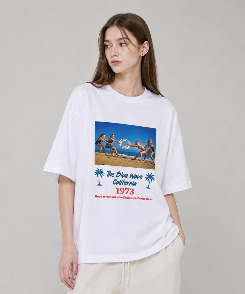 CARGOBROS FOR WOMAN The Blue Wave Graphic Short Sleeve T-Shirt (White)
