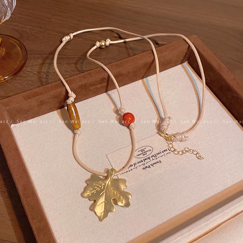 

Maple leaf retro woven rope Maple leaf pendant necklace female niche design ethnic style long sweater chain