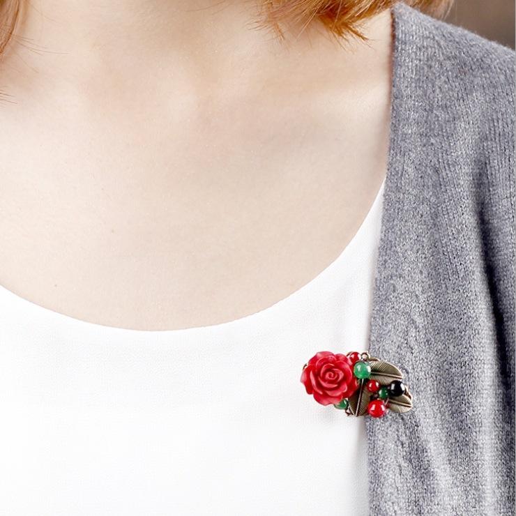 Retro Handmade Agate Shell Brooch Women's Versatile Literary and Multi-purpose Silk Scarf Cardigan Clip Hairpin with Accessories