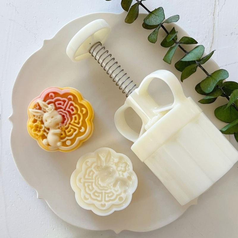 MidAutumn Festival Mooncake Makers Cute Rabbit Moon Cake Mold Cookie Stamps DIY Hand Press Cookie Dessert Cutters