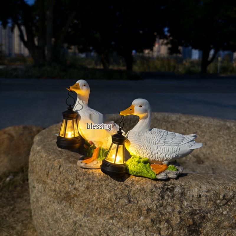 American Animal Resin Duck Solar Lamp for Outdoor Garden Decor