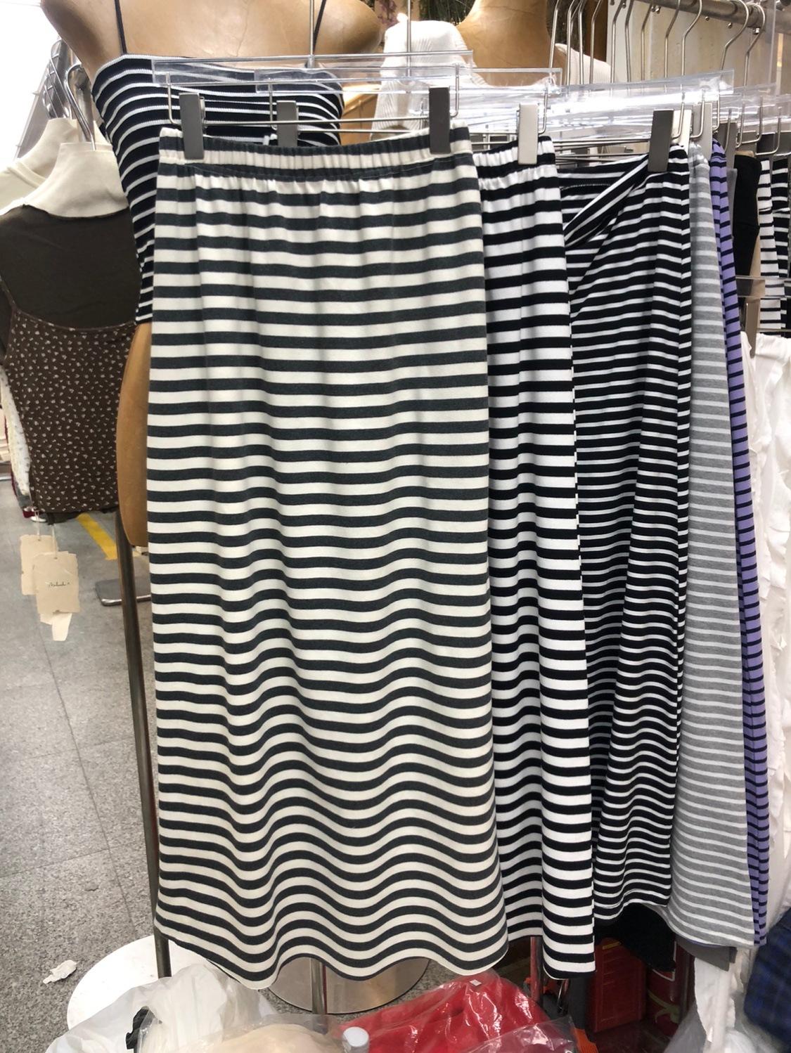 

Sweater skirt black striped high-waisted a-word skirt women s 2025 spring and autumn new thin casual long skirt one size fits all