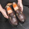 Neue Designer Herren Lederschuhe Trend Luxusmarke Business Spitzschuhe Lederschuhe Freizeitschuhe Leder Schnalle Herren Slipper
