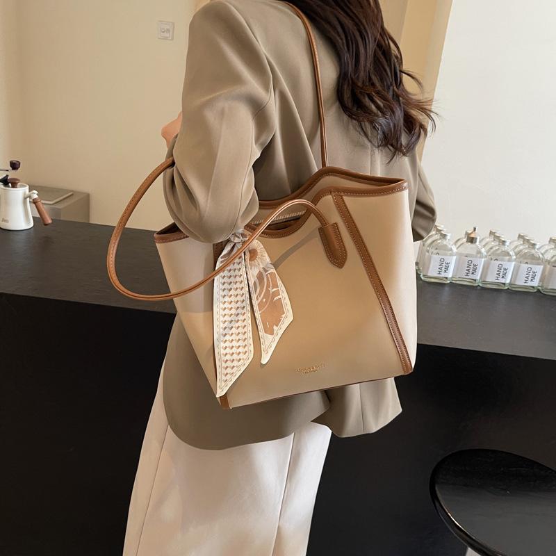 Bags Women's Tote Bags Large Capacity Winter 2025 New Casual Versatile Shoulder Bags College Students Class Commuter Bags