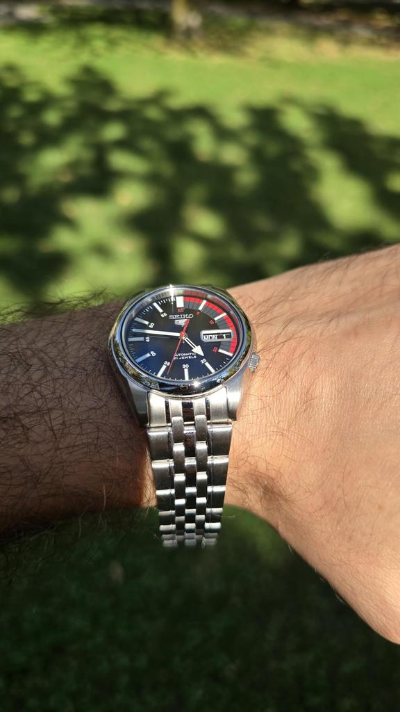 SEIKO 5 Automatic Day-Date SNK375K1 (Stainless Bracelet, Black Dial)