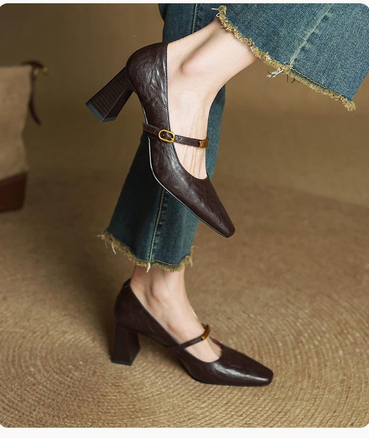 Erste Schicht Schaffell Französisch Retro Quadratische Spitze Hohe Absätze Damen Frühling und Herbst Dicker Absatz Braune Einzelne Schuhe Große Größe