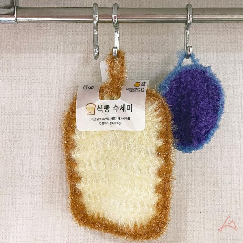1 cute bread-shaped dishcloth