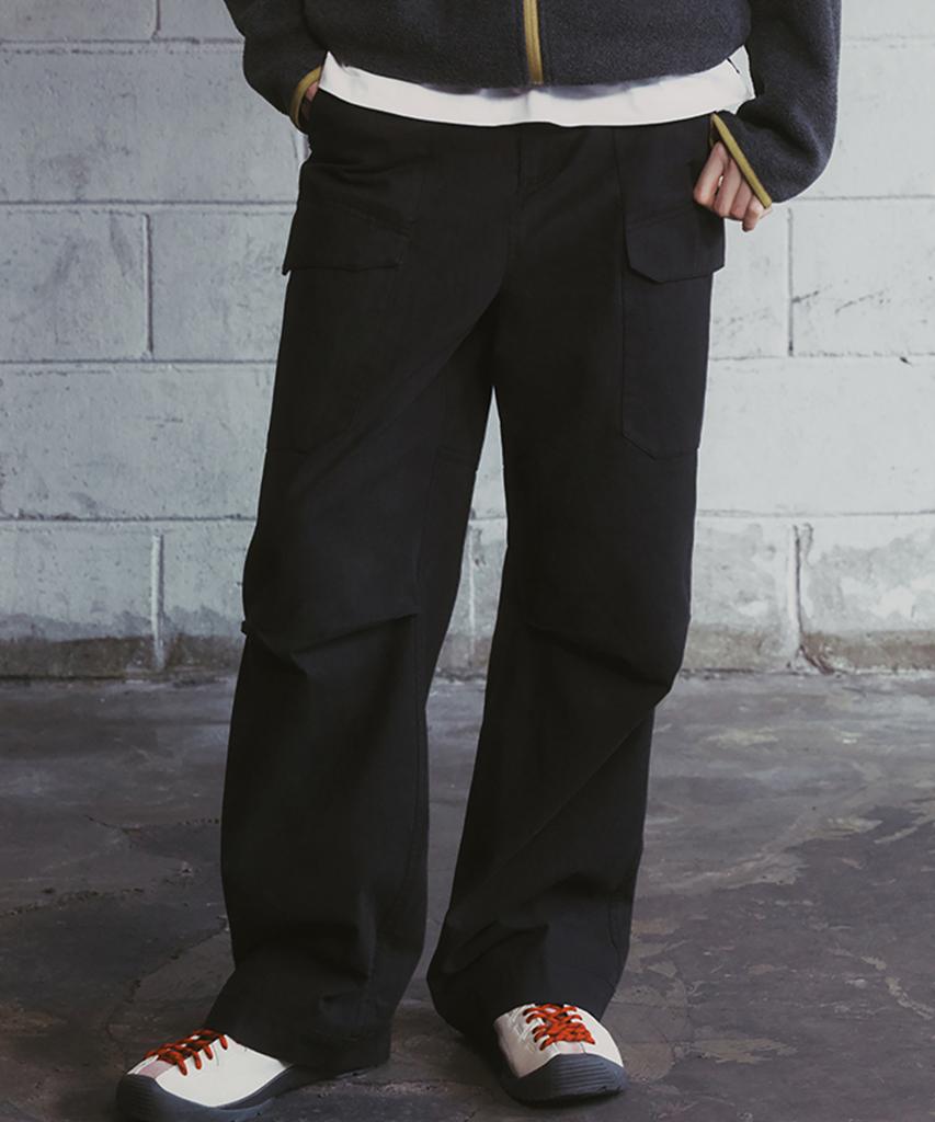 Loghideumatin Side Cargo Pocket Tuck Pants (Black)