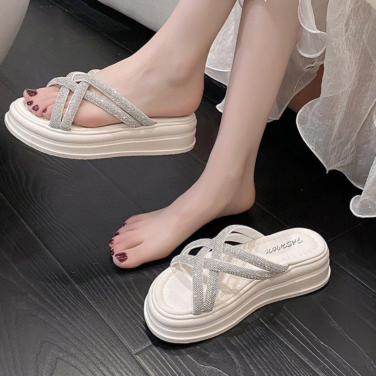Internet celebrity platform slippers women's 2024 new summer fashion versatile wear wedge heel sponge cake beach cool slippers