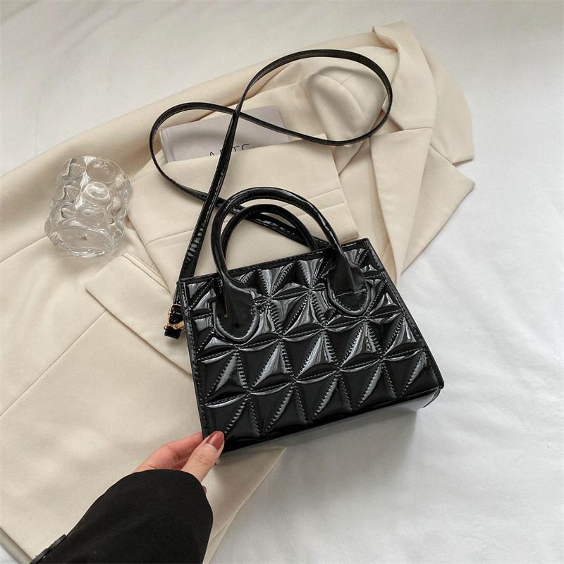 Fashionable Pu Leather Shoulder Bag For Women With Elegant Modern Aesthetic чёрный