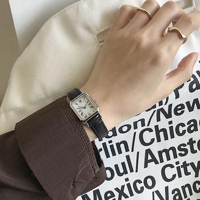 Retro Watches Classic Casual Quartz Dial Leather Strap Band Rectangle Clock Fashionable Wrist Watches for Women