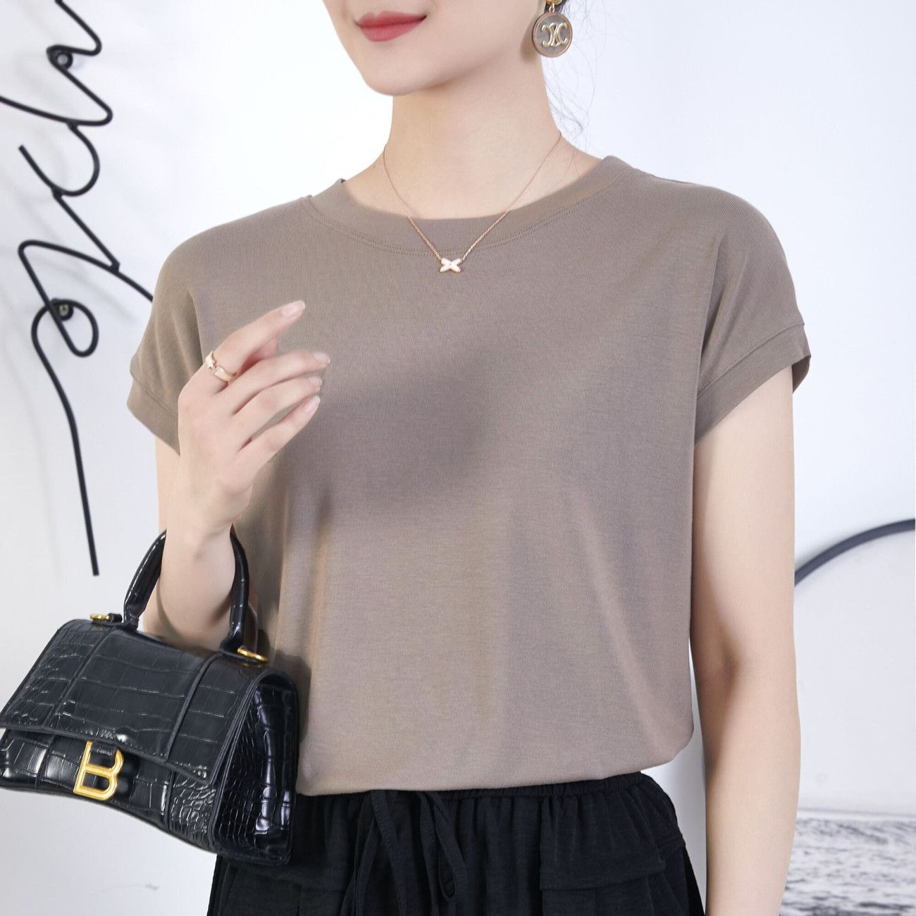 

Темпераментний прикриває м ясо рукави-крильця круглий виріз простий однотонний футболка жіноча літо нова вільна універсальна і тонка базова майка 3XL（135-160） верблюд