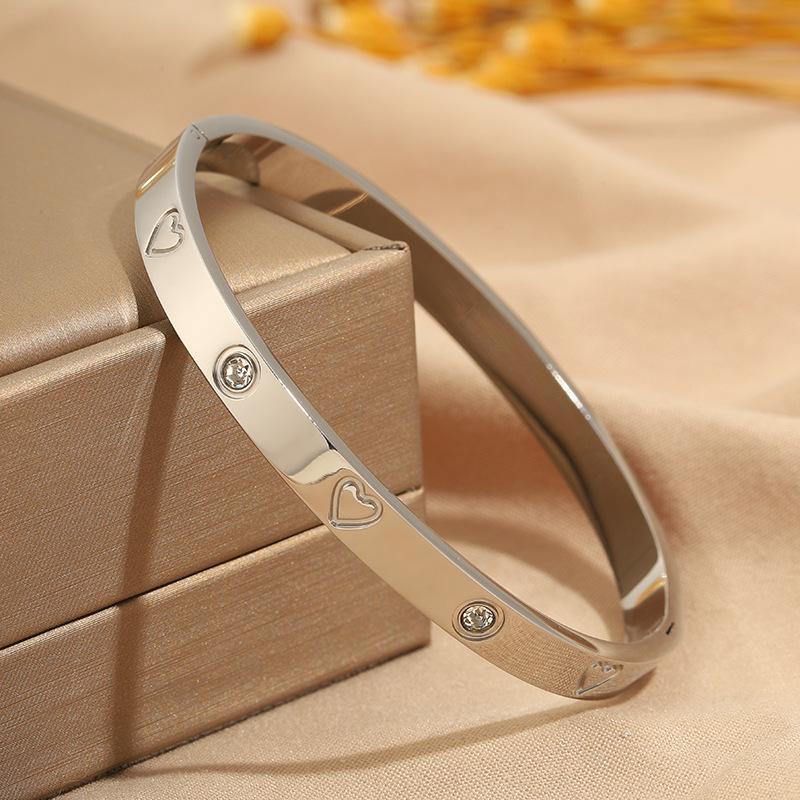 Love Diamond Engraved Bracelet - Elegant and Luxurious Fashion Titanium Steel Bracelet for Women, Handcrafted Jewelry