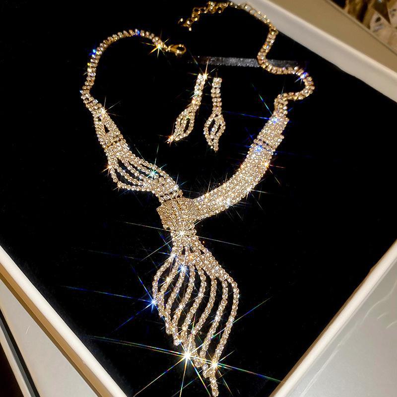 "High-End Luxury Drop Necklace and Earrings Set - European and American Niche Versatile Jewelry"