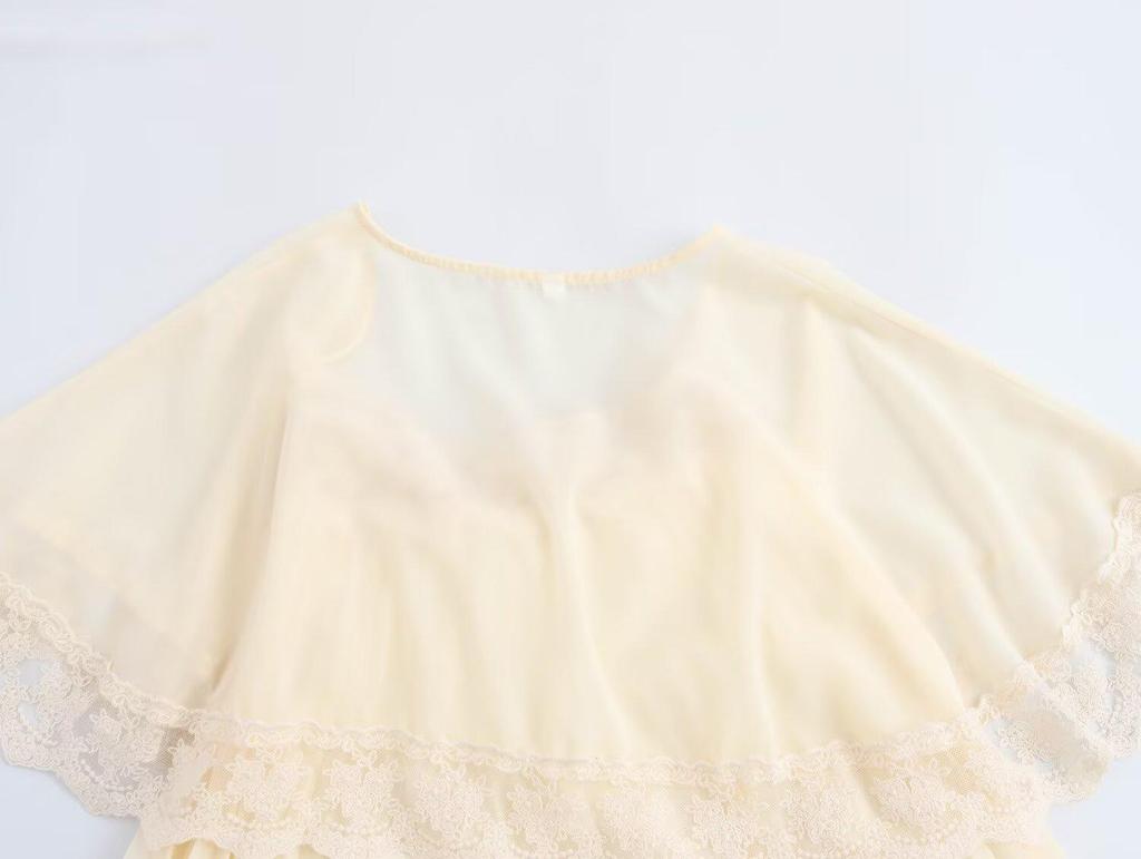 Spring 2025 Women's European-American Fashion V-Neck Lace Patchwork Pleated Long Dress