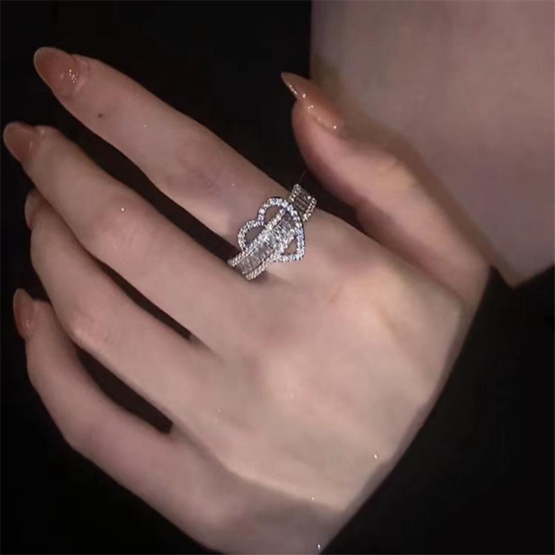 High-End Women's Light Luxury Heart Ring - Exquisite Open Index Finger Design, Trendy 2022 Style