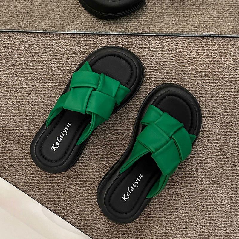 Black thick-soled height-increasing slippers for women's summer wear 2025 new French high-end fashion beach sandals