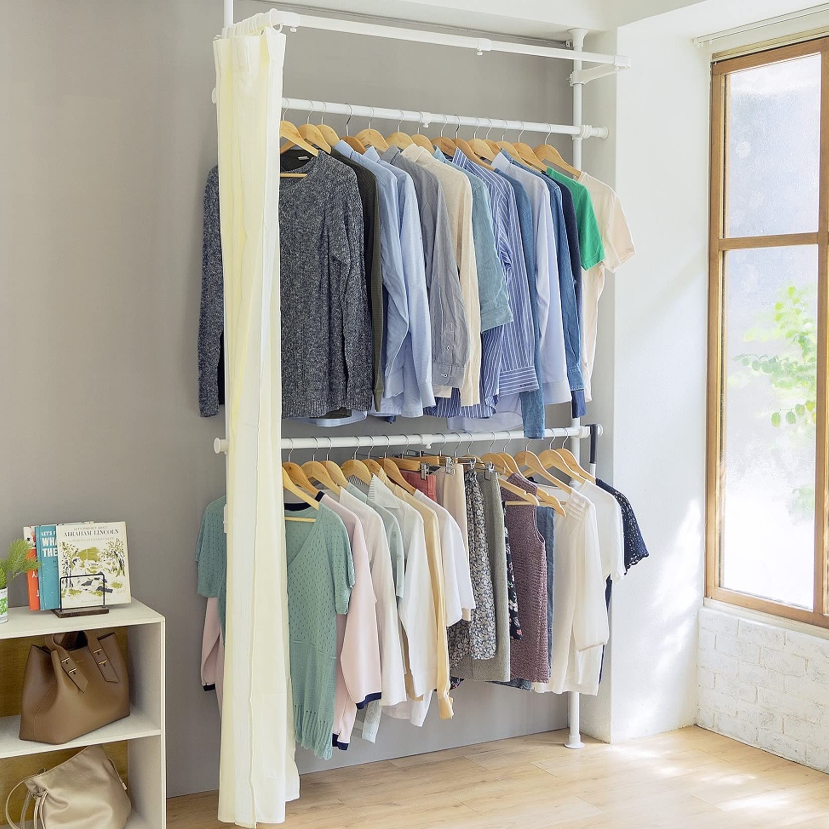 

YAMAZEN Натяжная вешалка с общей грузоподъемностью Легко Широкая x 36 см Глубокая x Включает Стойку для подвешивания, Сверхпрочная, Занавеска, Ярусы, 62 кг, Тонкая, белый