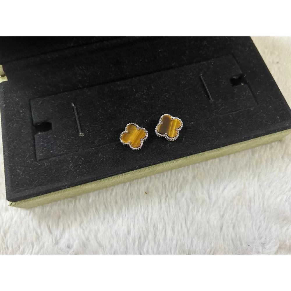 High Version Lucky Four-leaf Clover Earrings for Women 18K Fashion Light Luxury Natural White Mother-of-pearl Pair of Earrings