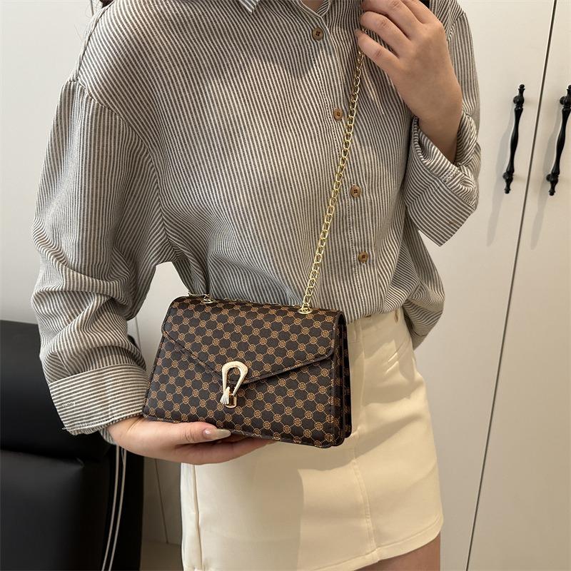 New Simple and Beautiful Trend Retro Casual Fashion Chain Single Shoulder Underarm Messenger Bag Women