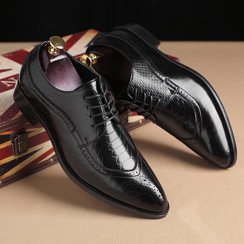 

Високоякісне італійське шкіряне взуття. Дизайнерське чоловіче повсякденне взуття Bullock. Модне ділове взуття. Туфлі з гострим носком. Взуття для весілля. 42