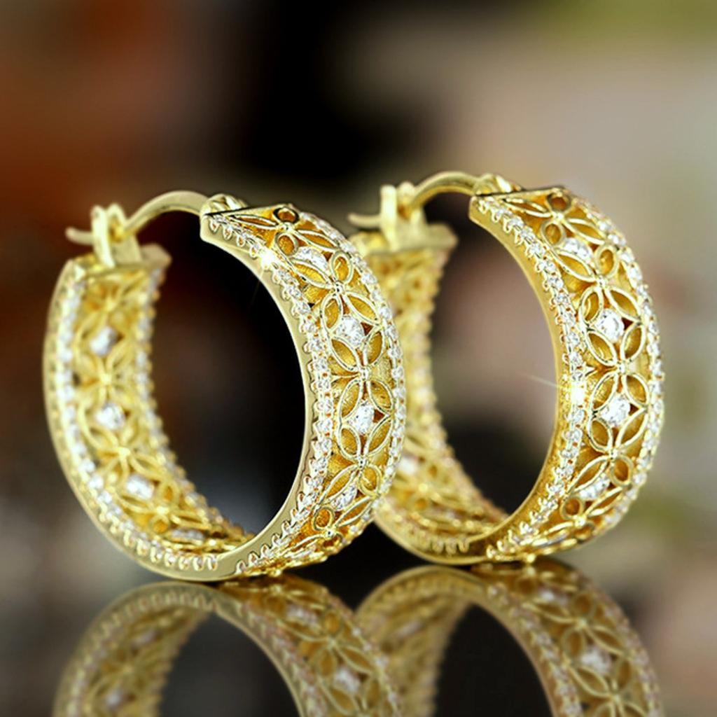 Vintage Hollow Flower Pattern Hoop Earrings Inlaid Sparkling Zircon Elegant Womens Jewelry for Party Wedding Daily Wear