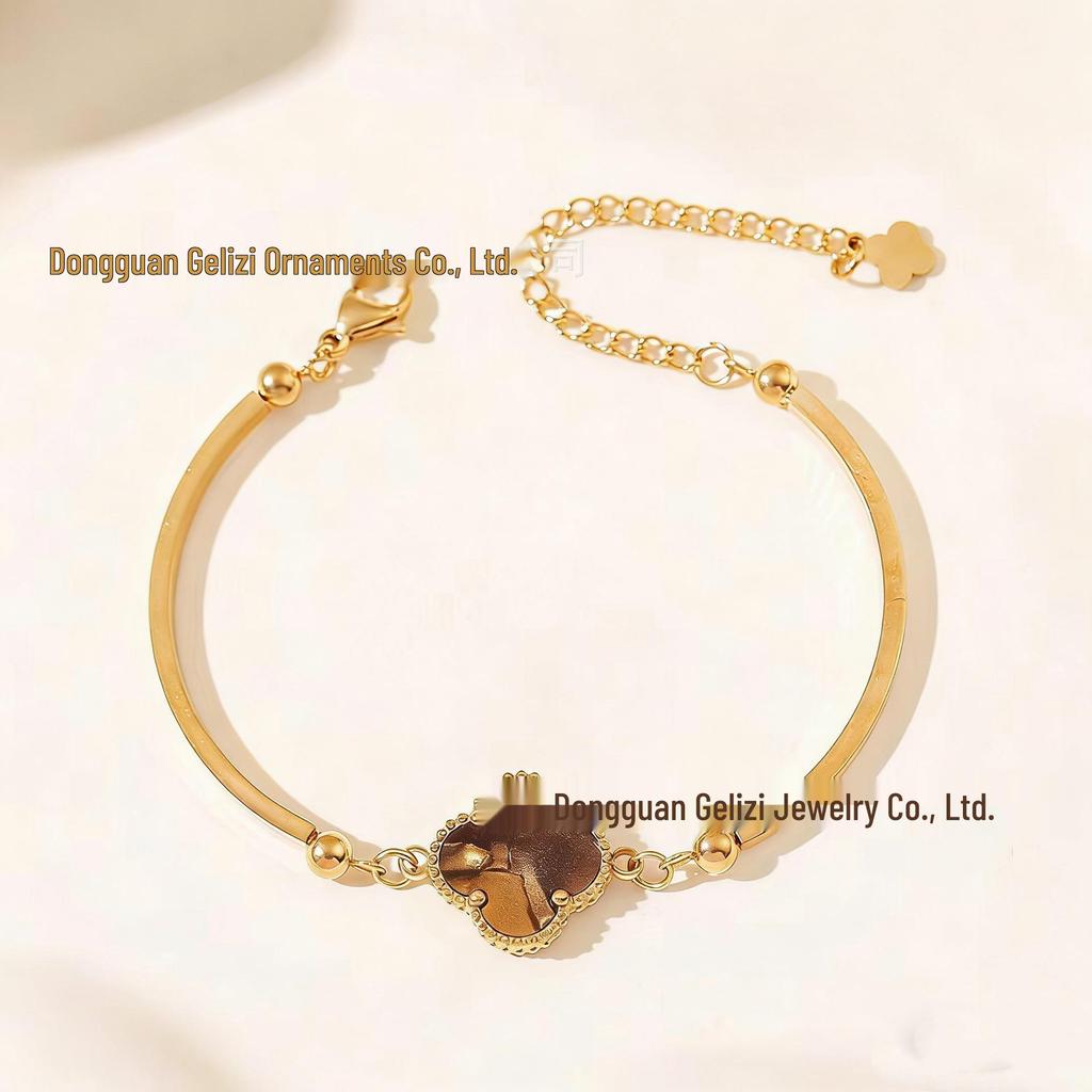 Gold Four-Leaf Clover Bracelet: Elegant, Colorfast & Stylish
