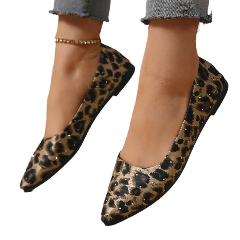 Women's Wide Width Leopard Print Pointed Toe Flats - Low-Cut Slip-On Loafers for Spring, Casual Fashion Shoes