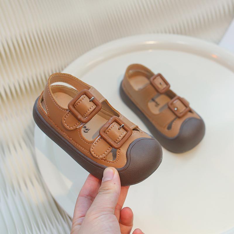 Children's Toes Capped Sandals Anti-kicked Boys Girls Hollow Sandals with Buckle Solid Color Kids Summer Beach Shoes 2024 New