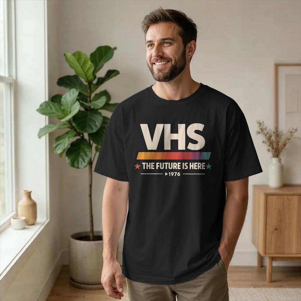 VHS-Kassette Die Zukunft ist da 1976 T-Shirt Unisex Reines Baumwoll-T-Shirt Rundhals Video Abgenutzte T-Shirts Kurzarm Merchandise Einzigartig