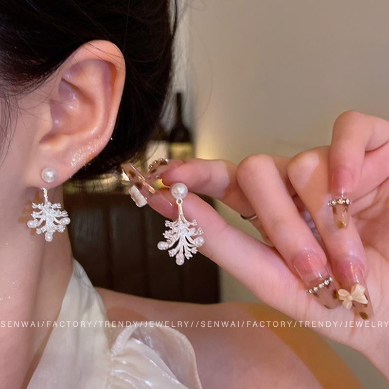 Korean super flash zircon fireworks pearl stud earrings cold and sweet design earrings unique personality earrings