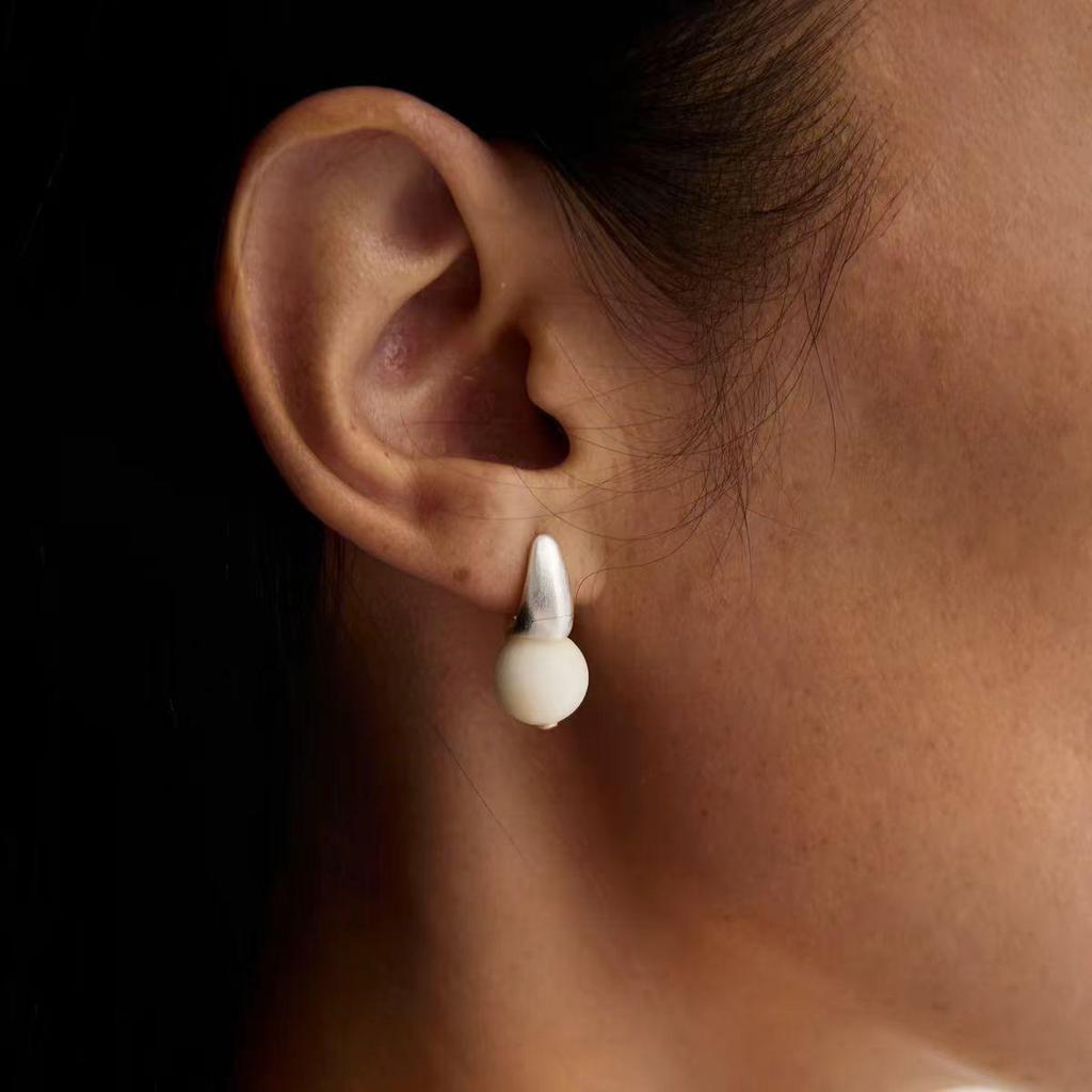 Elegant South Red Agate Stud Earrings: Classic, Versatile, High-End, Unique Design for Women