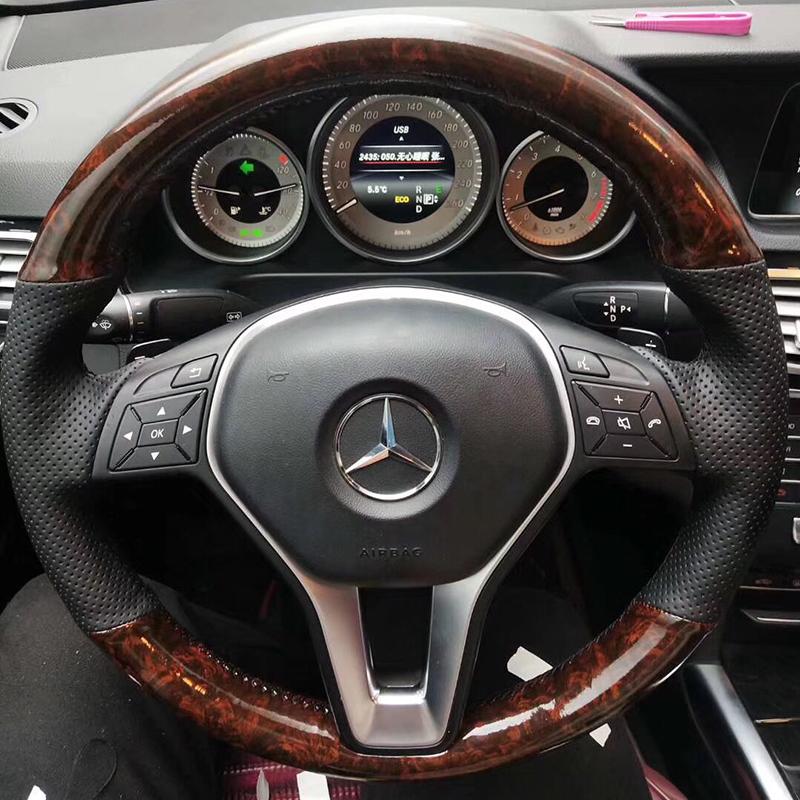 Pro Mercedes Benz W176 W246 Třída A Třída C W204 C117 C218 X218 W212 C207 Ručně šitý protiskluzový potah na volant do auta