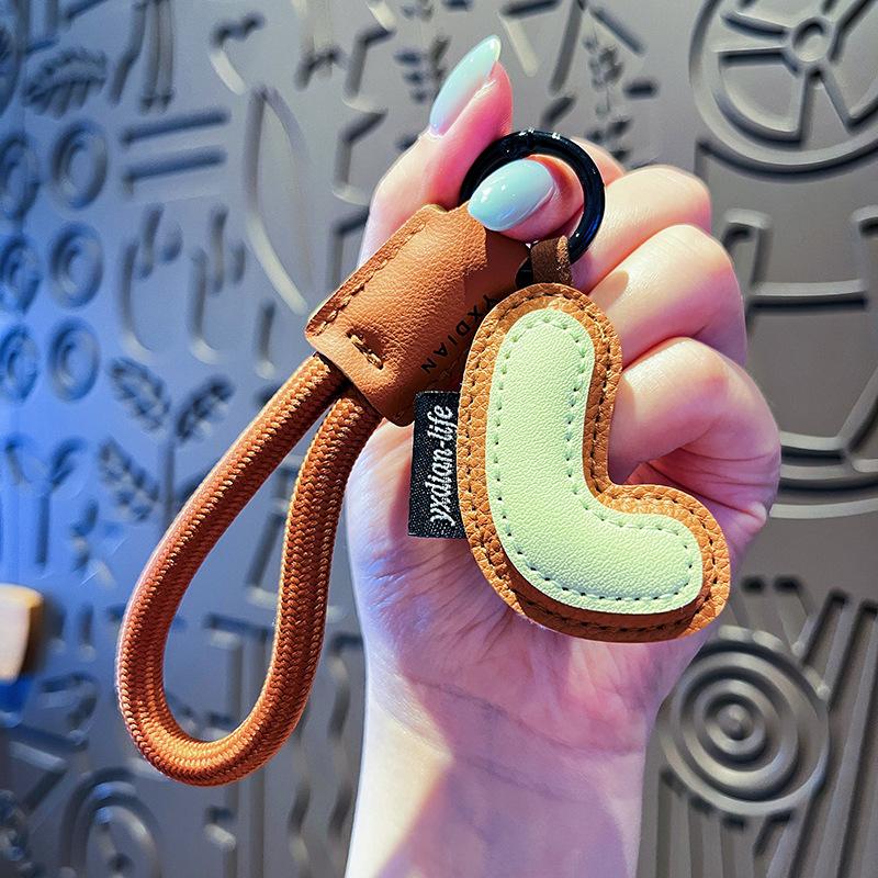 Creative Exquisite 26 English Letter Keychain Pu Leather Bag Hanging Charms Alphabet Keyring Ornaments Lucky Pendant Couple Gift