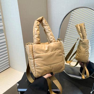 Sac en duvet en nylon coupe-vent léger Sac à main rembourré personnalisé pour femmes Sac messager d'épaule simple à ligne de couture polyvalente