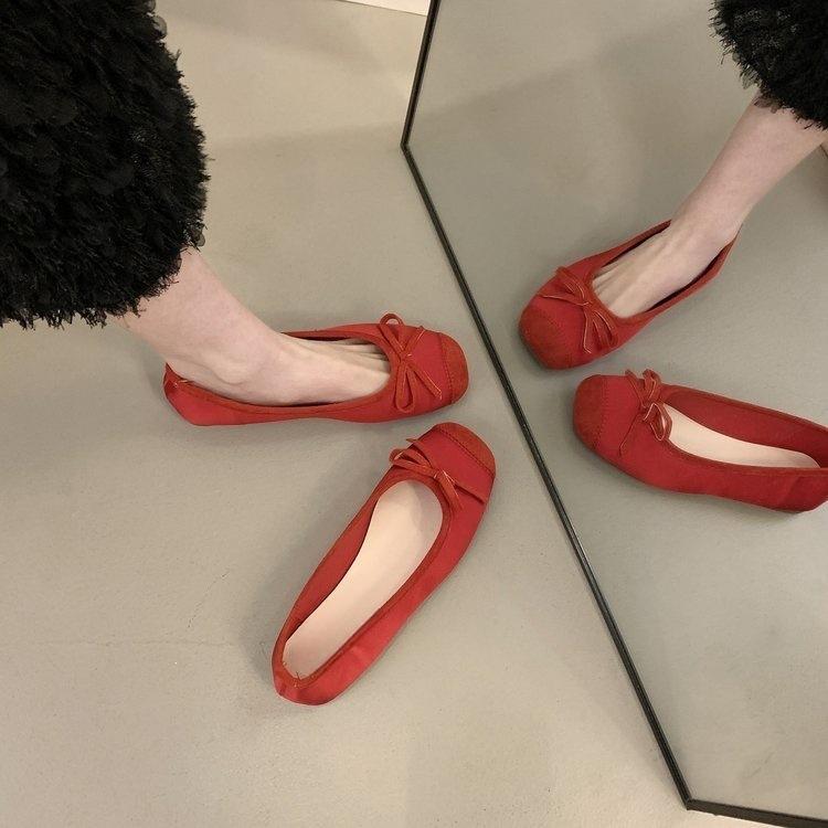 Round head shallow mouth single shoes female spring and autumn new soft leather ballet fairy wind temperature soft flat bean ladyshoes