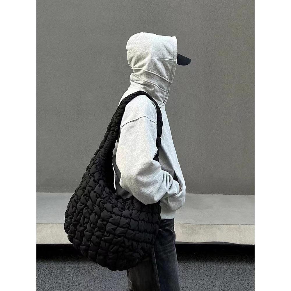 

Pink girl Korean version pleated cloud bag 2023 new casual versatile bubble large-capacity commuter messenger bag чорний