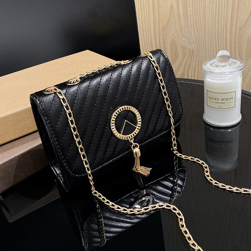 

Rhombus twill embroidery chain small square bag 2025 simple trendy fashion circle fringed hardware shoulder mobile phone bag чорний